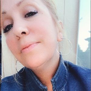 Meet your Posher, Dina